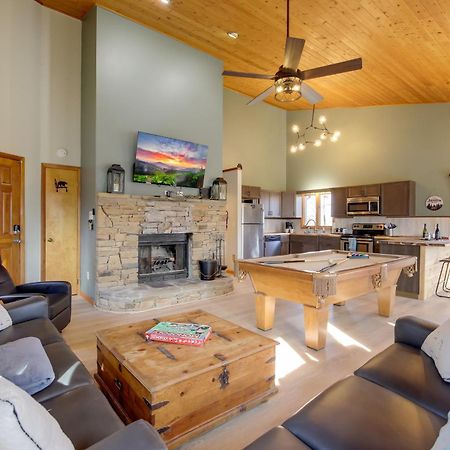 Gatlinburg Mountain Cabin With Hot Tub, Deck And Games Экстерьер фото