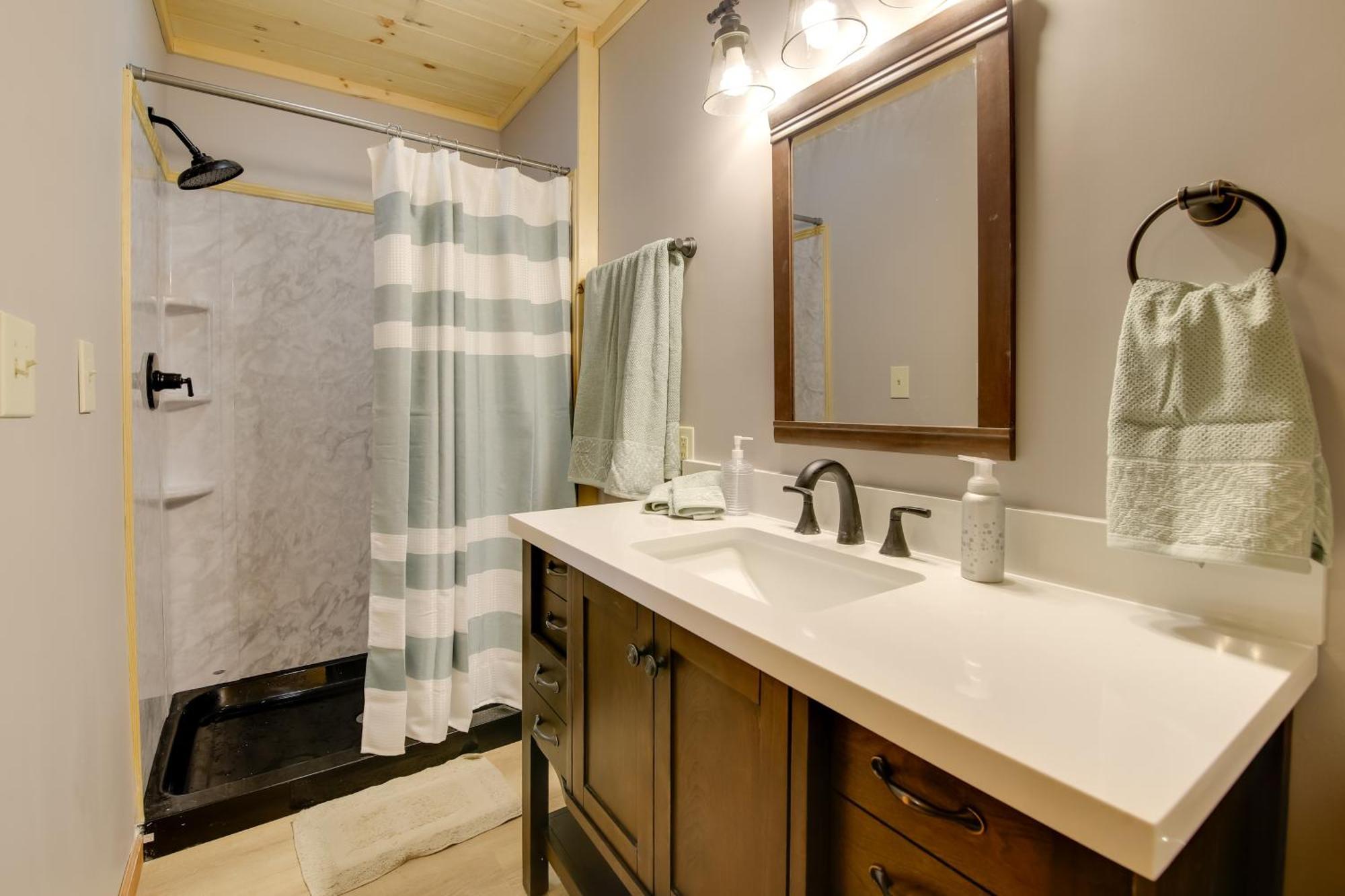 Gatlinburg Mountain Cabin With Hot Tub, Deck And Games Экстерьер фото