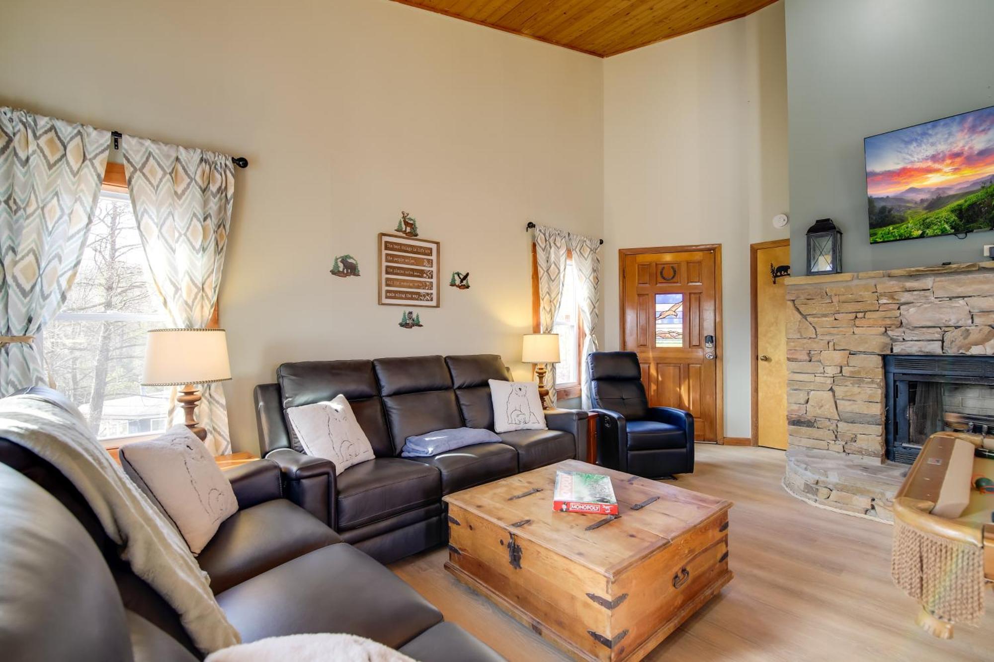Gatlinburg Mountain Cabin With Hot Tub, Deck And Games Экстерьер фото
