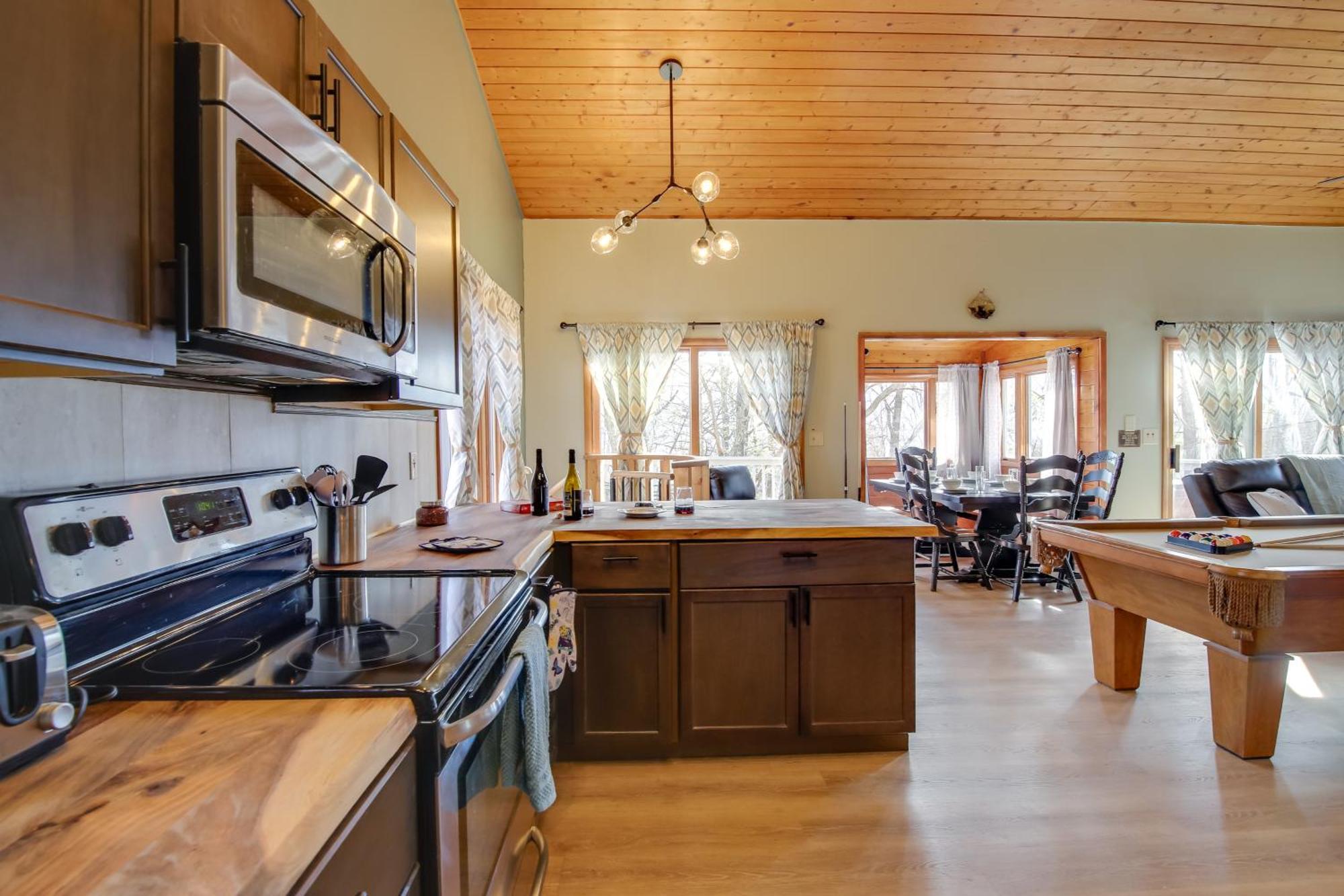 Gatlinburg Mountain Cabin With Hot Tub, Deck And Games Экстерьер фото