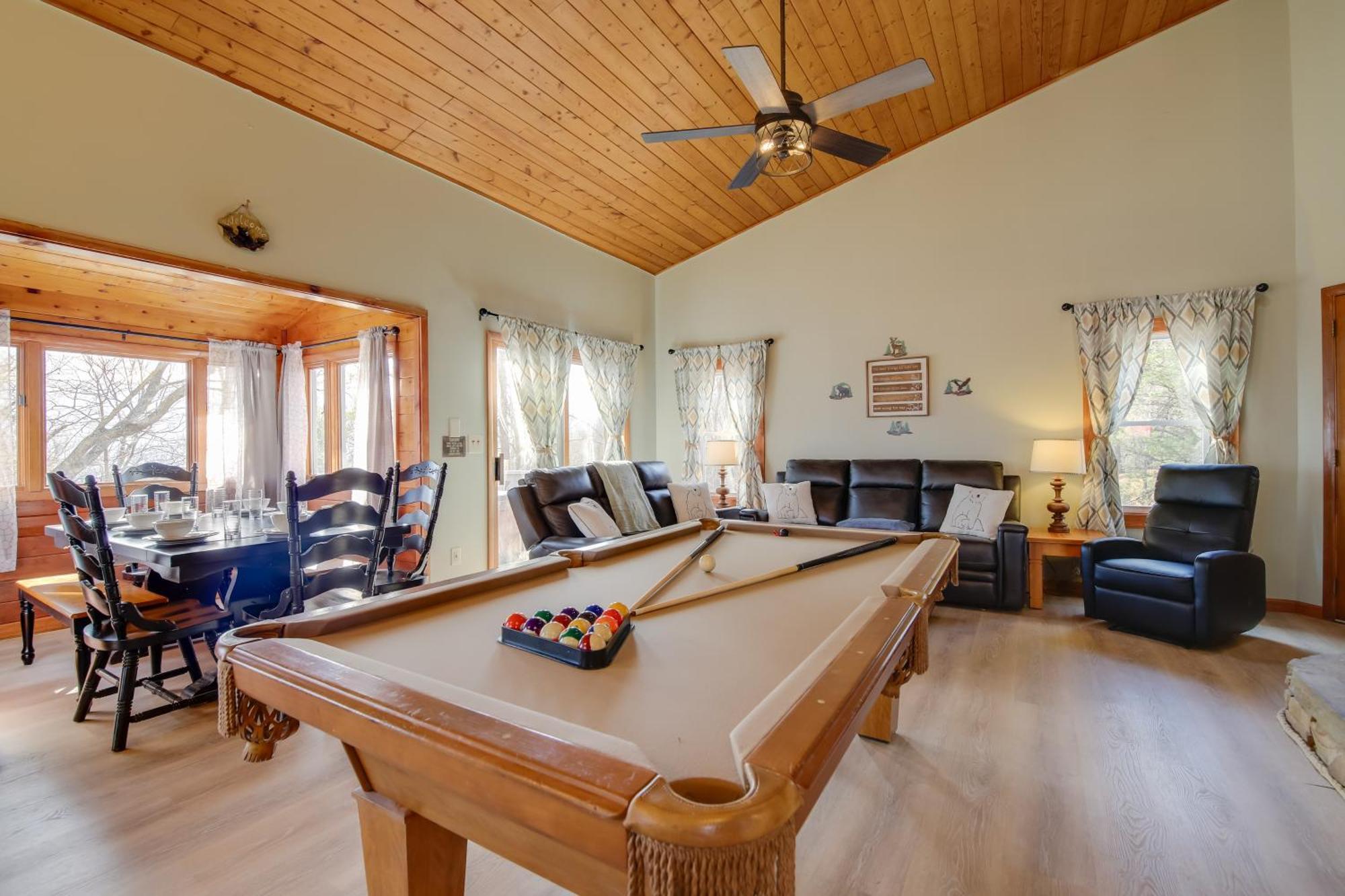 Gatlinburg Mountain Cabin With Hot Tub, Deck And Games Экстерьер фото
